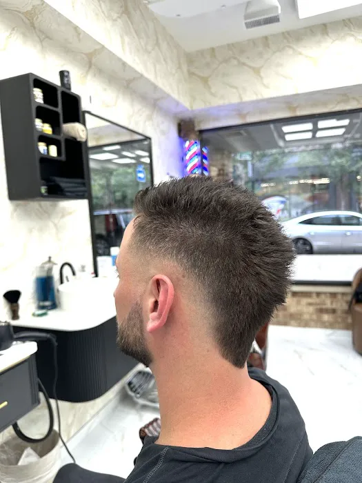 Europa Barber Shop Picture 7