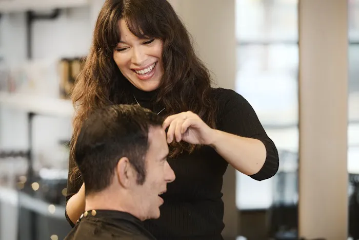 Edit Salon Picture 1