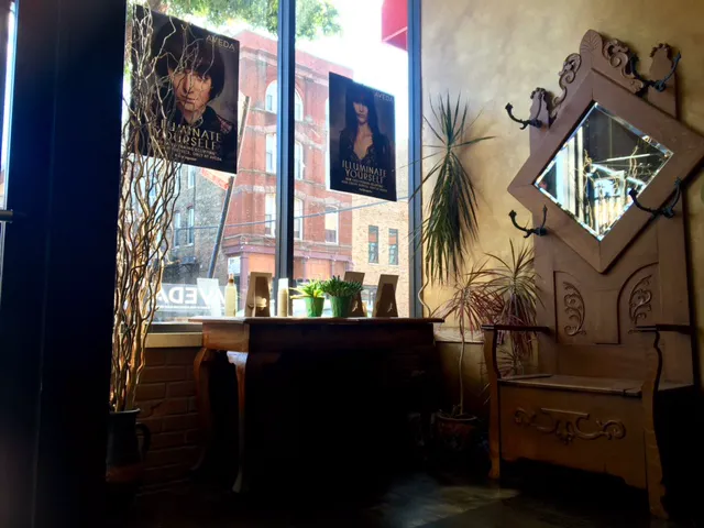 Roots Hair Salon Picture 10