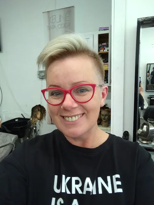 A&B Barbershop & Beauty Salon Picture 3