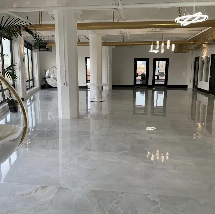 RM Luxury Salon Suite Picture 7