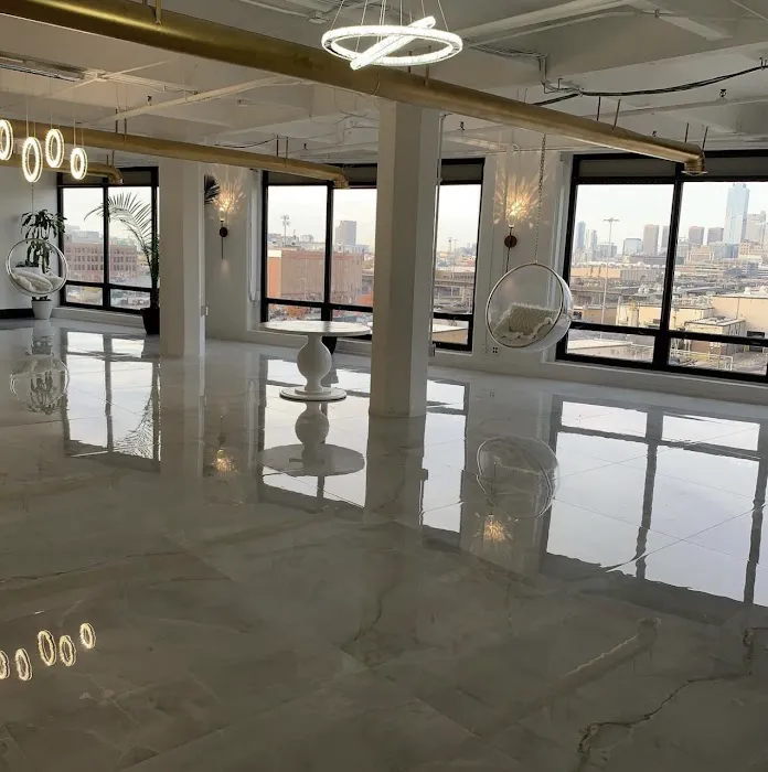 RM Luxury Salon Suite Picture 10