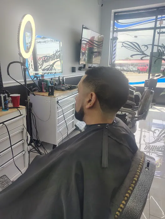 La Familia Barber Shop Picture 8