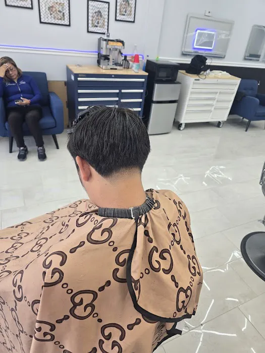 La Familia Barber Shop Picture 4