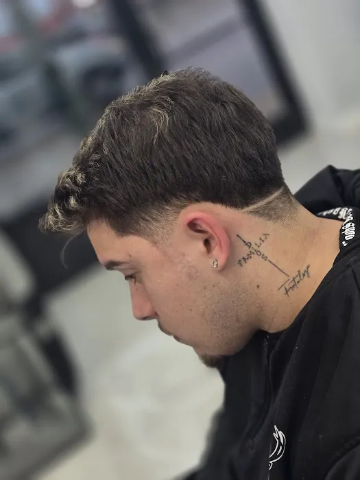 La Familia Barber Shop Picture 3
