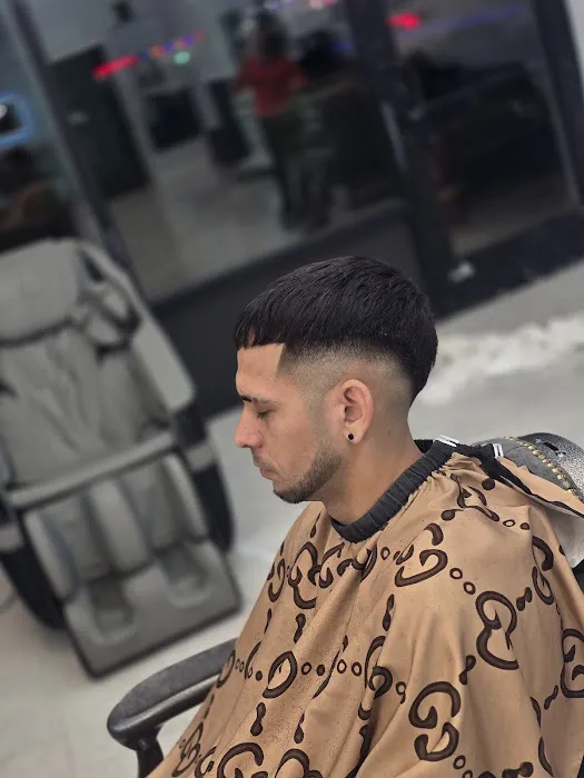 La Familia Barber Shop Picture 6