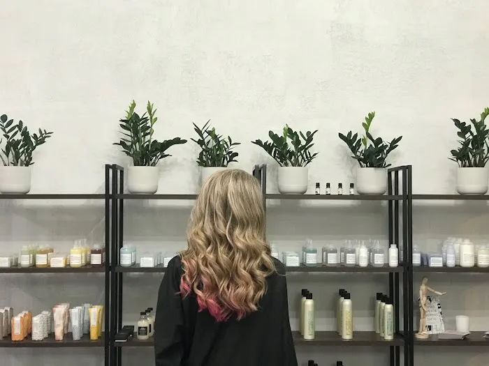 Studio Debonair Hair Salon & Spa Gold Coast Chicago Picture 1