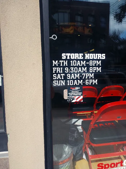 Sport Clips Haircuts of Chicago - Old Town Picture 10