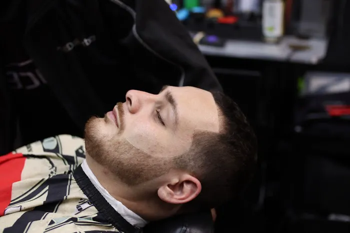 Upscale 606 Barber & Beauty Lounge Picture 8