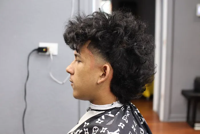 Upscale 606 Barber & Beauty Lounge Picture 10