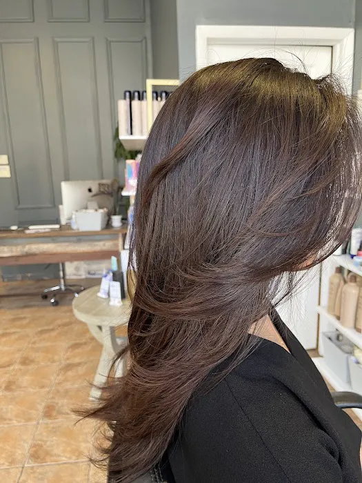 Casanova Salon Picture 9