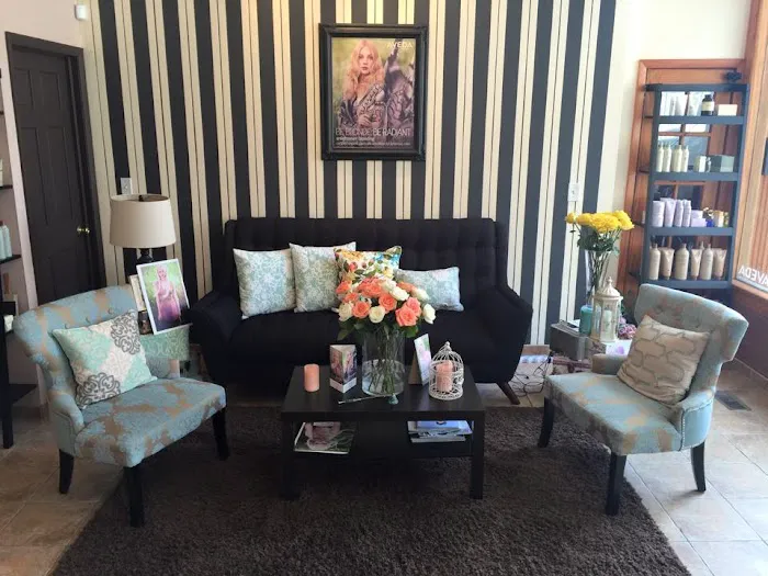 Casanova Salon Picture 1