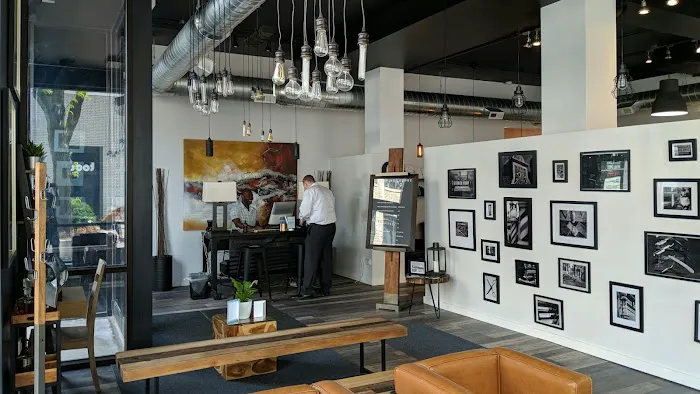 Grooming Lounge Chicago Picture 6
