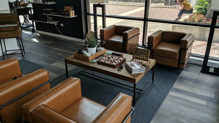 Grooming Lounge Chicago Picture 2