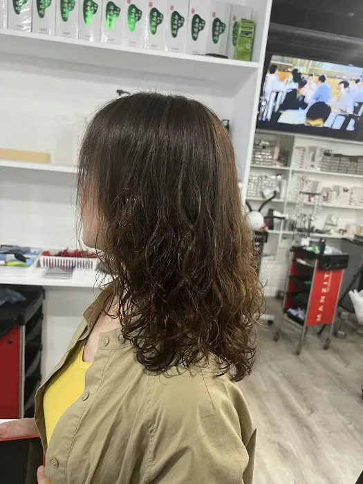 GW Hair Salon Picture 6