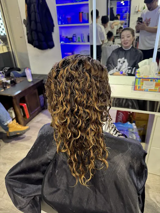 GW Hair Salon Picture 5