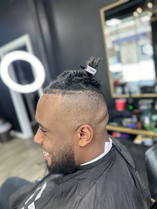 Justin Hawkins Barber @ Rockstar Barbershop Picture 1