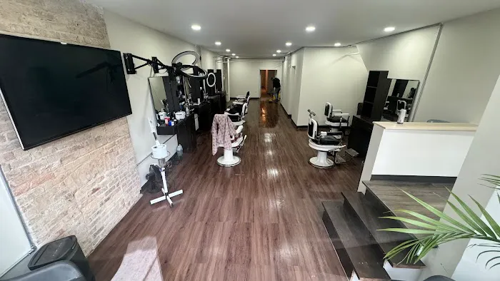 Supreme Barber Lounge Picture 7