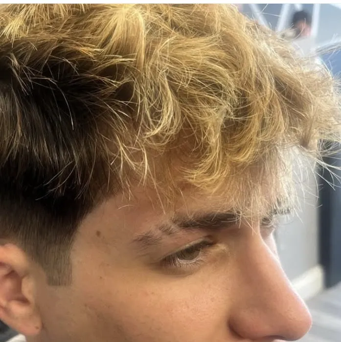 Supreme Barber Lounge Picture 8