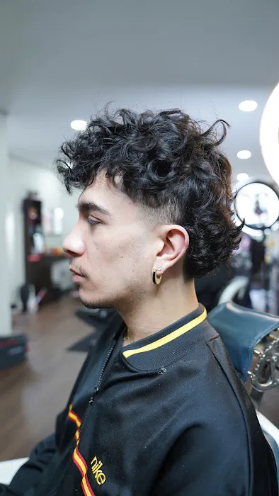 Supreme Barber Lounge Picture 4