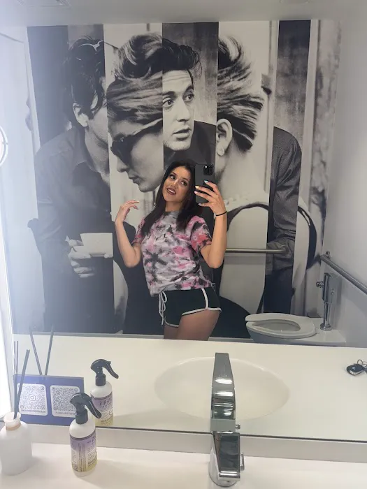 Marianne Strokirk Salon Picture 5