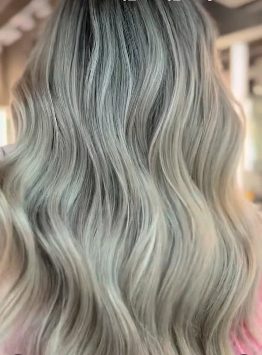 Marianne Strokirk Salon Picture 3