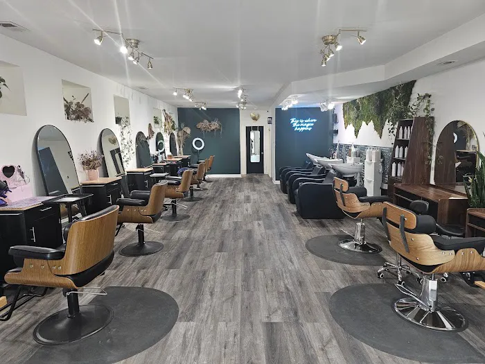 Thistle & Palm Salon Picture 3