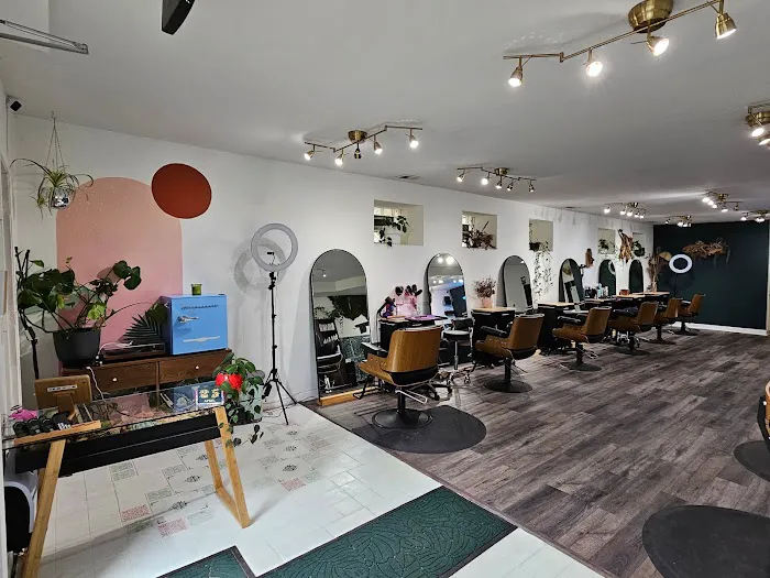 Thistle & Palm Salon Picture 1