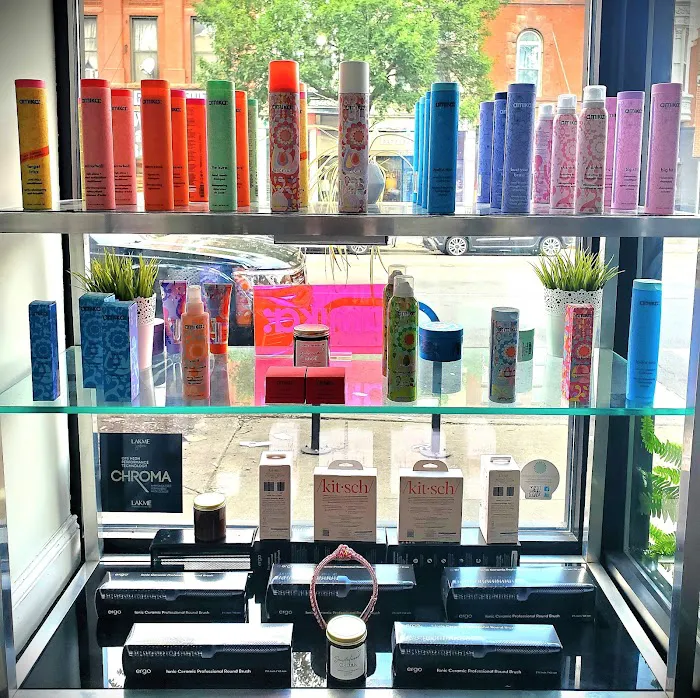 Chicago Avenue Salon Picture 6