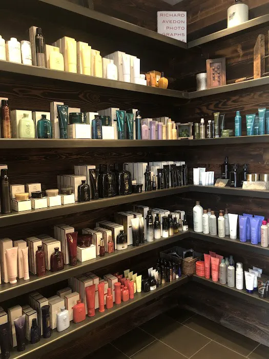 Sine Qua Non Salon Picture 5