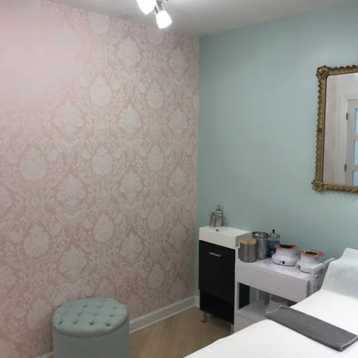 Strip custom waxing & skincare Picture 1