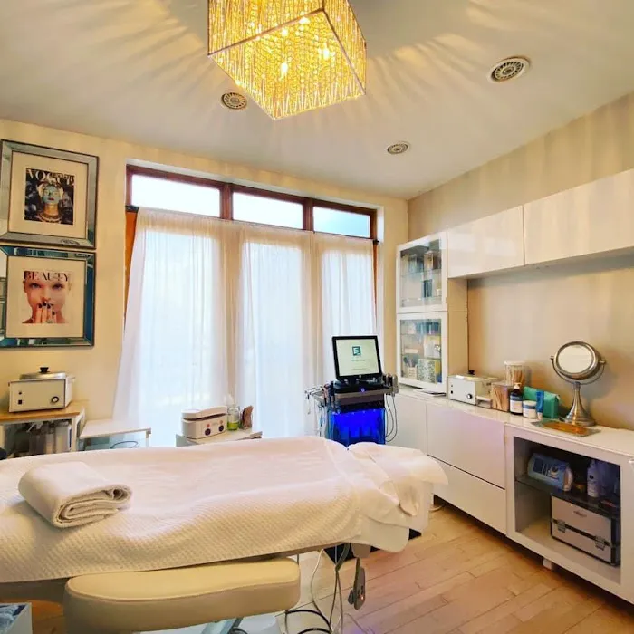 Dynamic Salon Spa Studios Picture 4