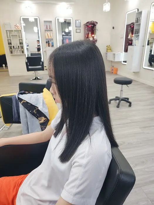 Shanya Salon Picture 2