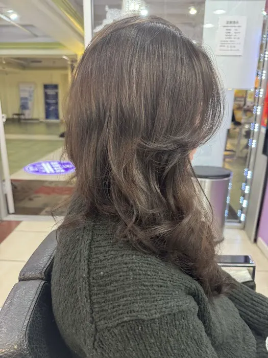Shanya Salon Picture 6
