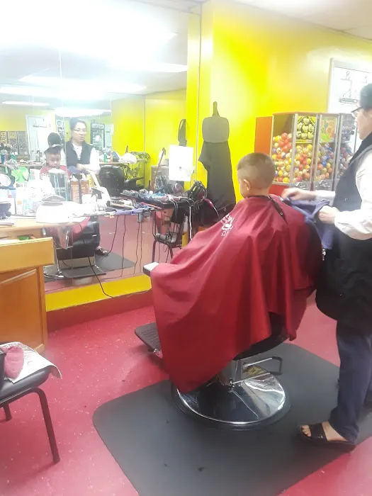 Belisario's Barber Shop Picture 6