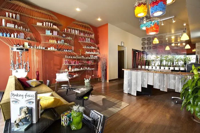 The Circle Salon Picture 5