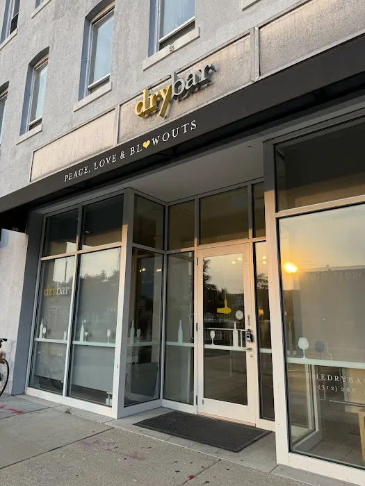 Drybar - Lincoln Park Picture 9