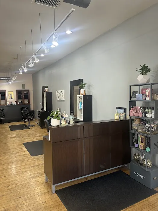 Salon 1645 Picture 7