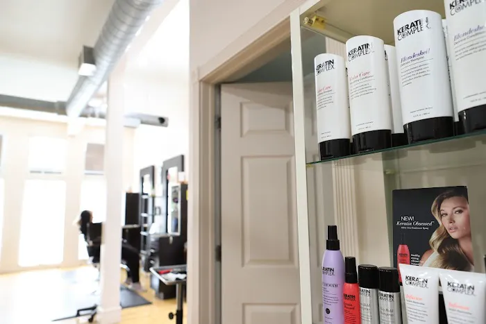 Salon 1645 Picture 1