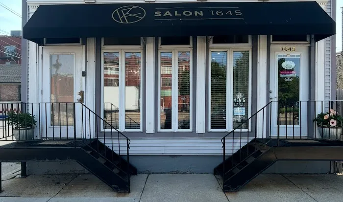 Salon 1645 Picture 2