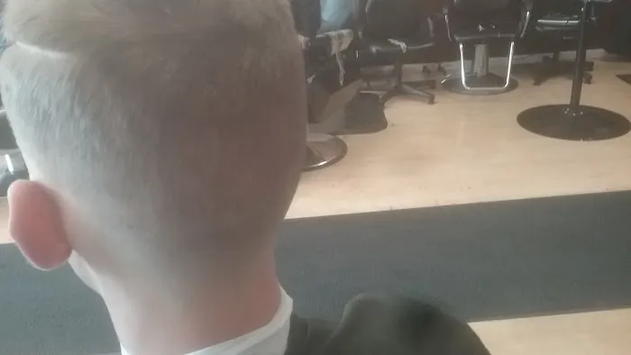 THA BARBER DES Picture 9