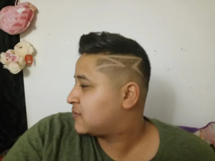 Victor's Barber Shop & Beauty Salon Picture 4