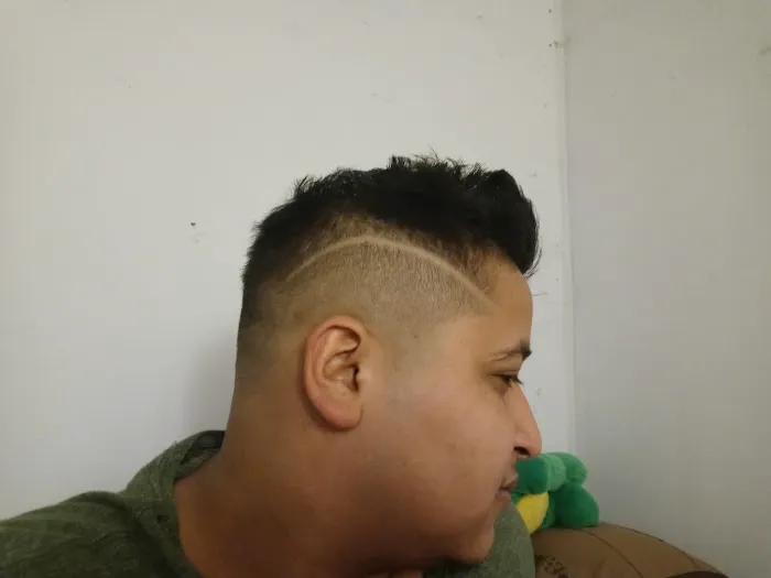 Victor's Barber Shop & Beauty Salon Picture 2