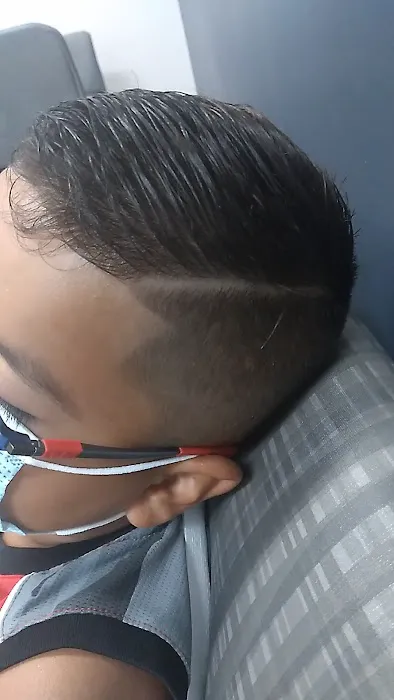 Victor's Barber Shop & Beauty Salon Picture 7