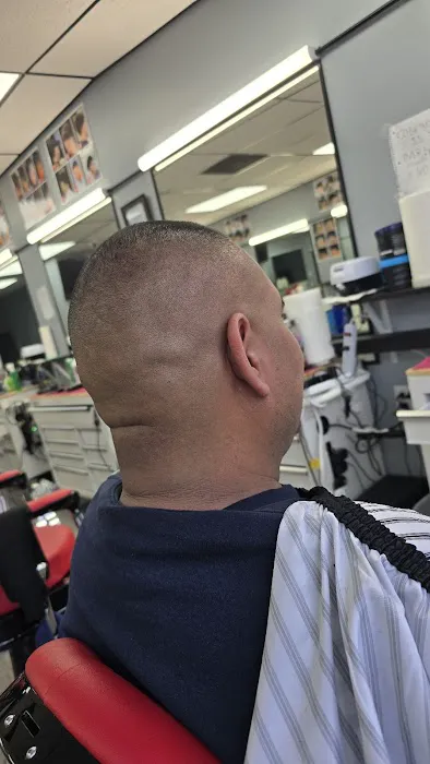 GUATEMALA'S BARBER SHOP Picture 6
