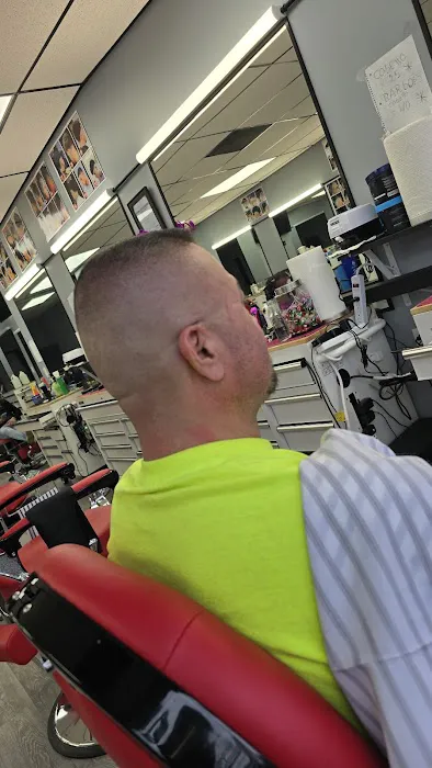 GUATEMALA'S BARBER SHOP Picture 2