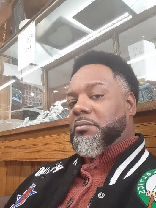 Headlines Barber Shop Picture 3