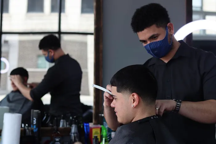 Fade O'Clock Barber studio Picture 8