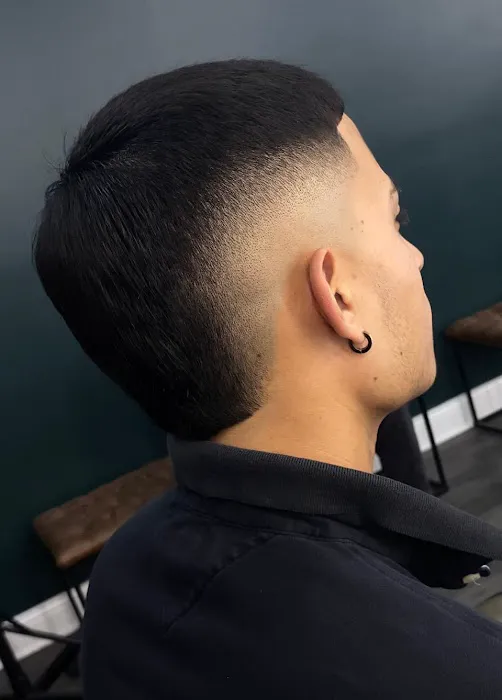 Fade O'Clock Barber studio Picture 3