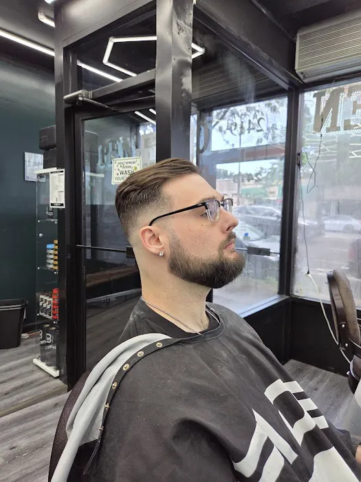 Fade O'Clock Barber studio Picture 2